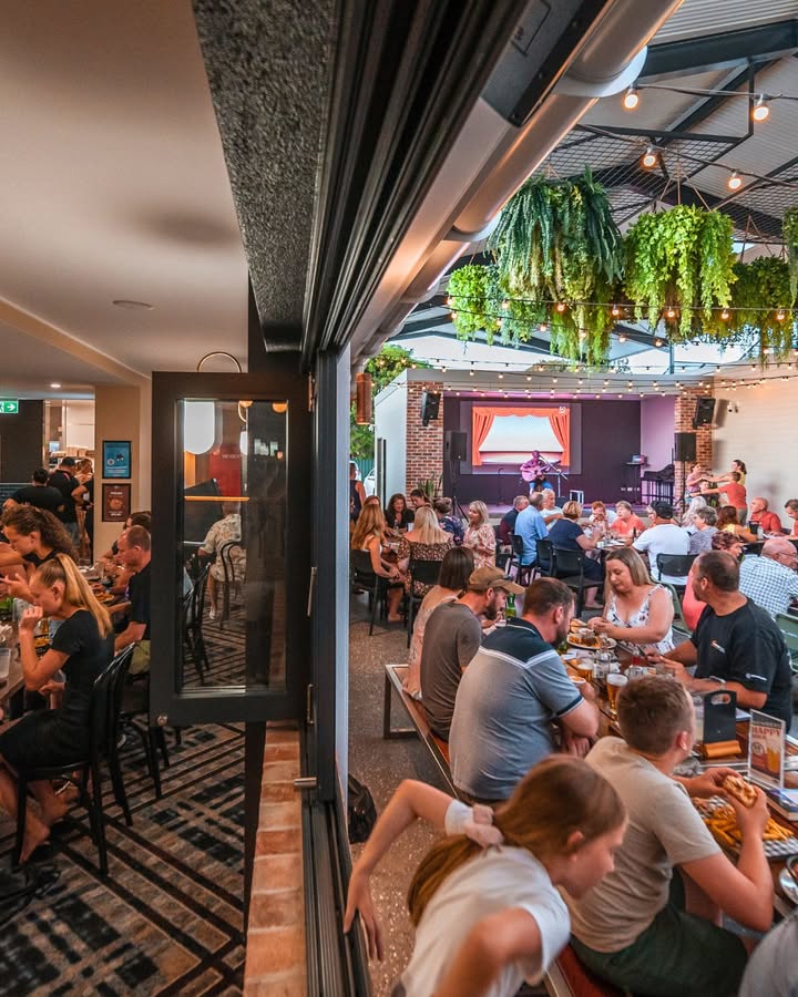 Featured image for “Friday Night Happy Hour: Cheers to the Weekend at West Kempsey Hotel”