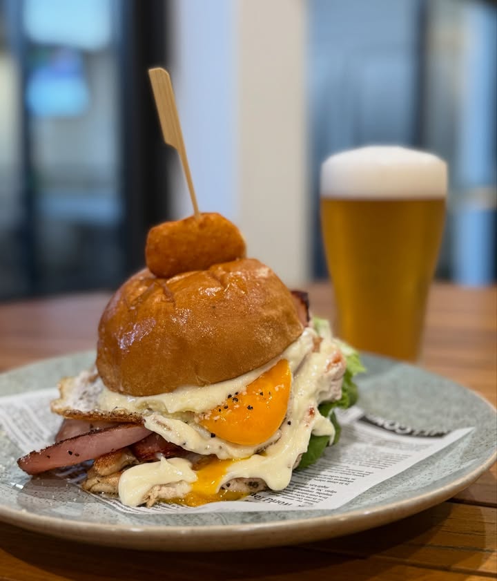 Featured image for “Limited Time: 👑 Caesar Burger 👑 Special at Top Pub”