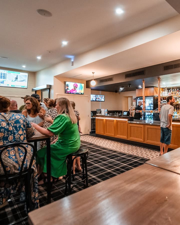 Featured image for “Free Schooner for Tipping Comp Members at West Kempsey”