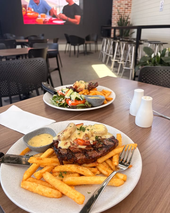 Featured image for “Friday Night at the Pub – Dinner and Footy at West Kempsey Hotel”
