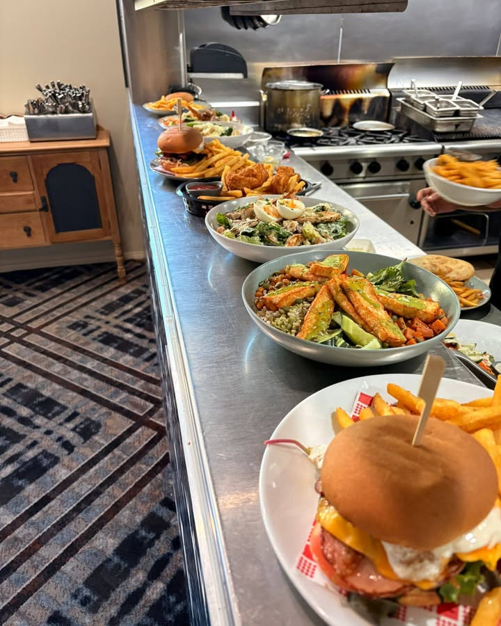 Featured image for “Sunday Pub Feed at West Kempsey Hotel Top Pub Bistro”