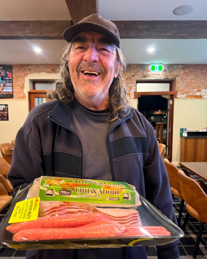 Featured image for “Willis the Happy Local at West Kempsey Hotel”